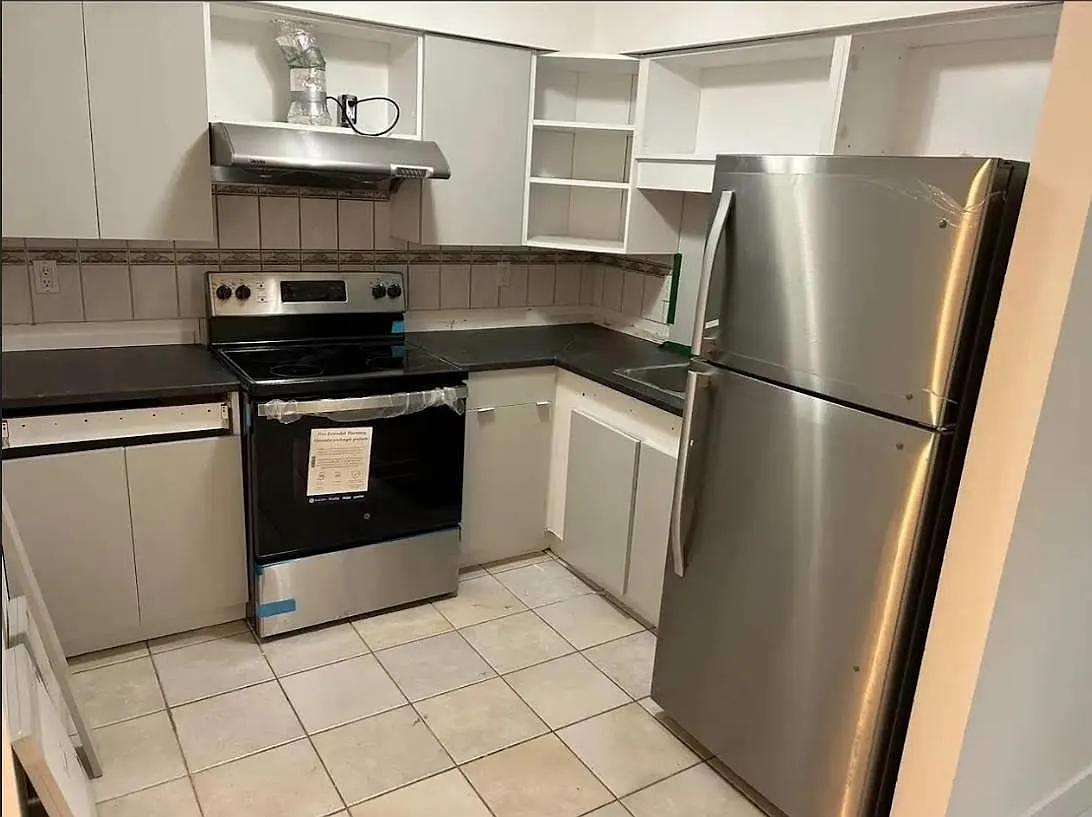 3 bed, 900 sqft, $2,995 — Photo 3