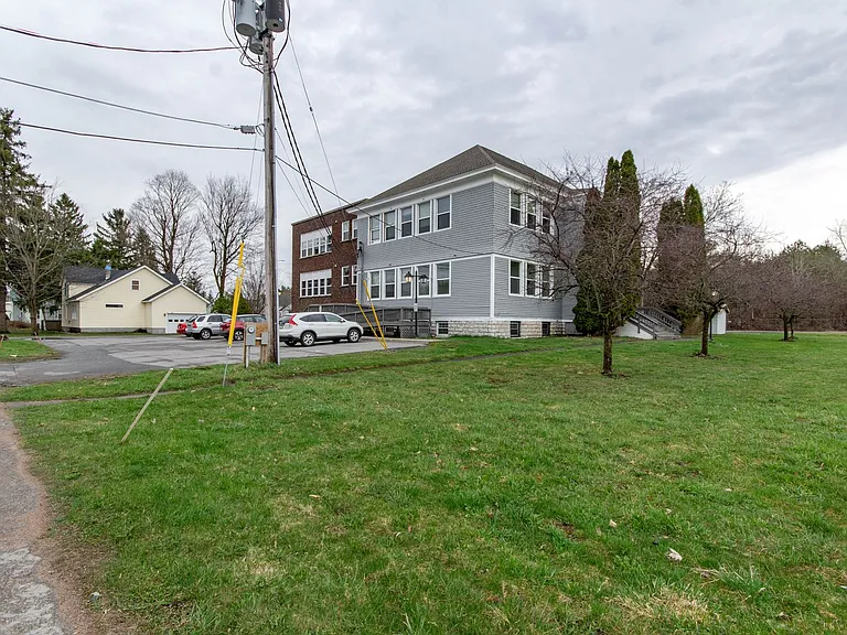 44 Riverside Dr — Photo 18