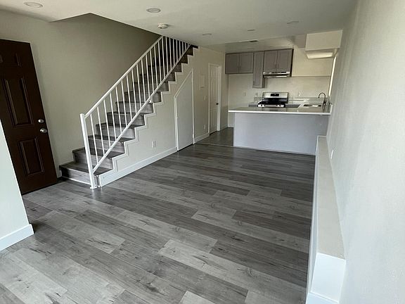 3rd image of 10441 McVine Ave APT 13
