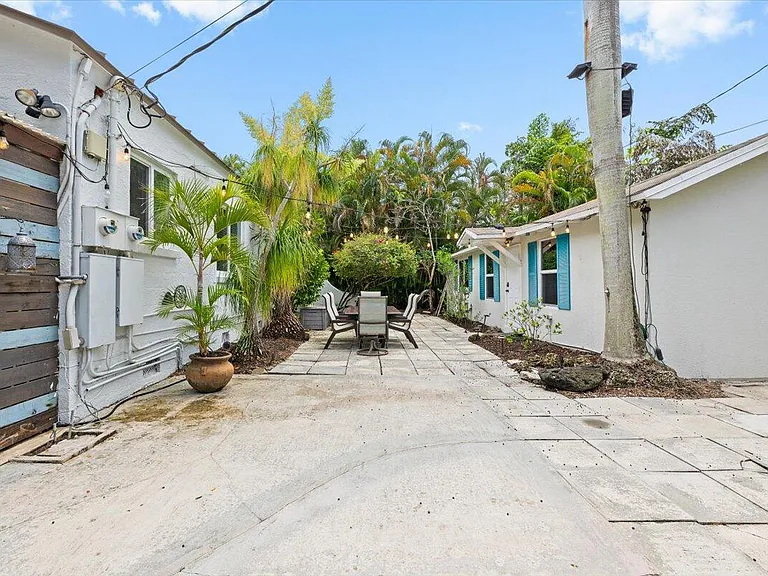 305 NE 14th Ave — Photo 32