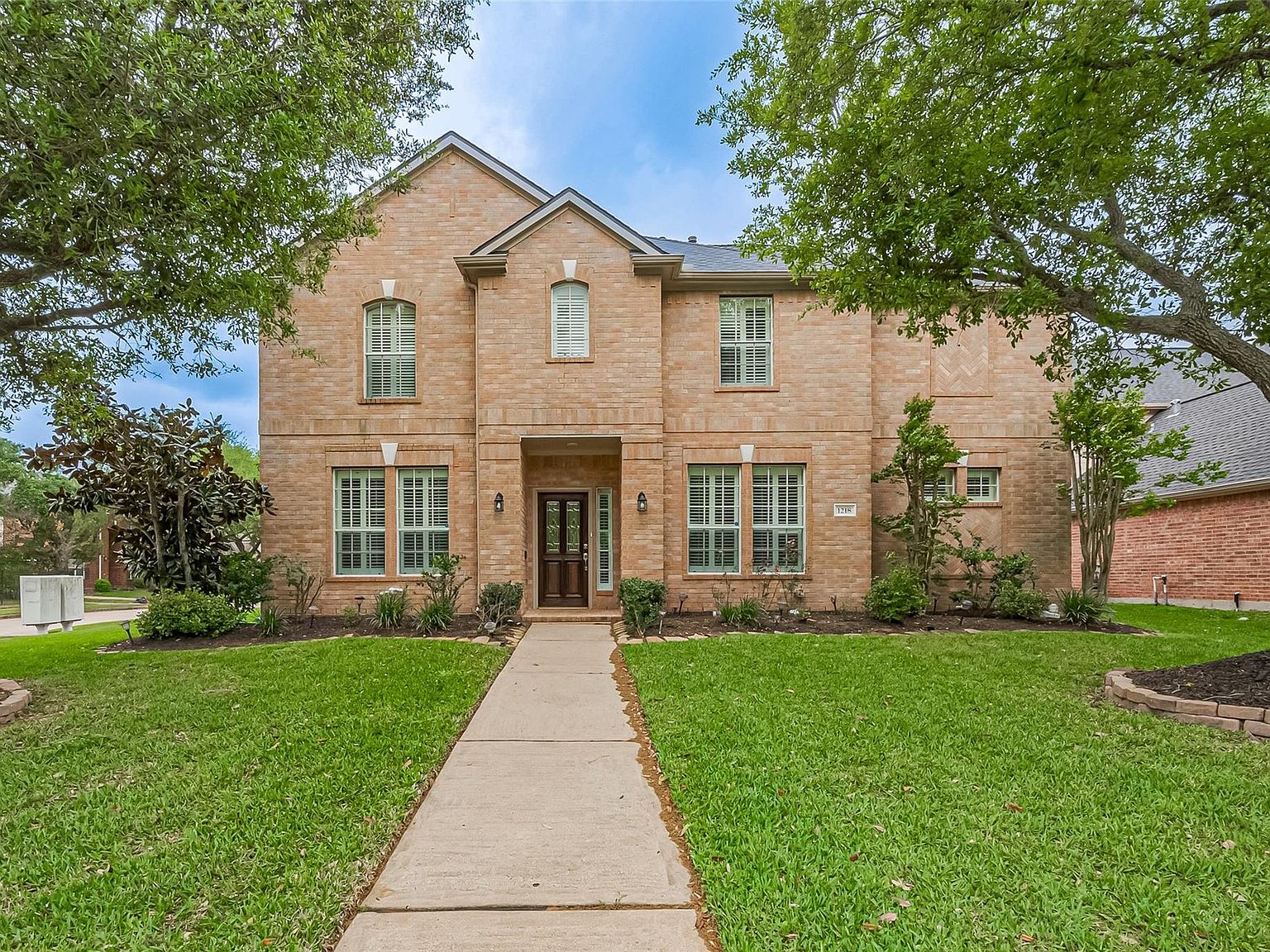 1218 Ventura Canyon Dr