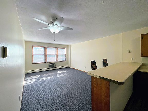 3rd image of 401 9th St SE APT 207