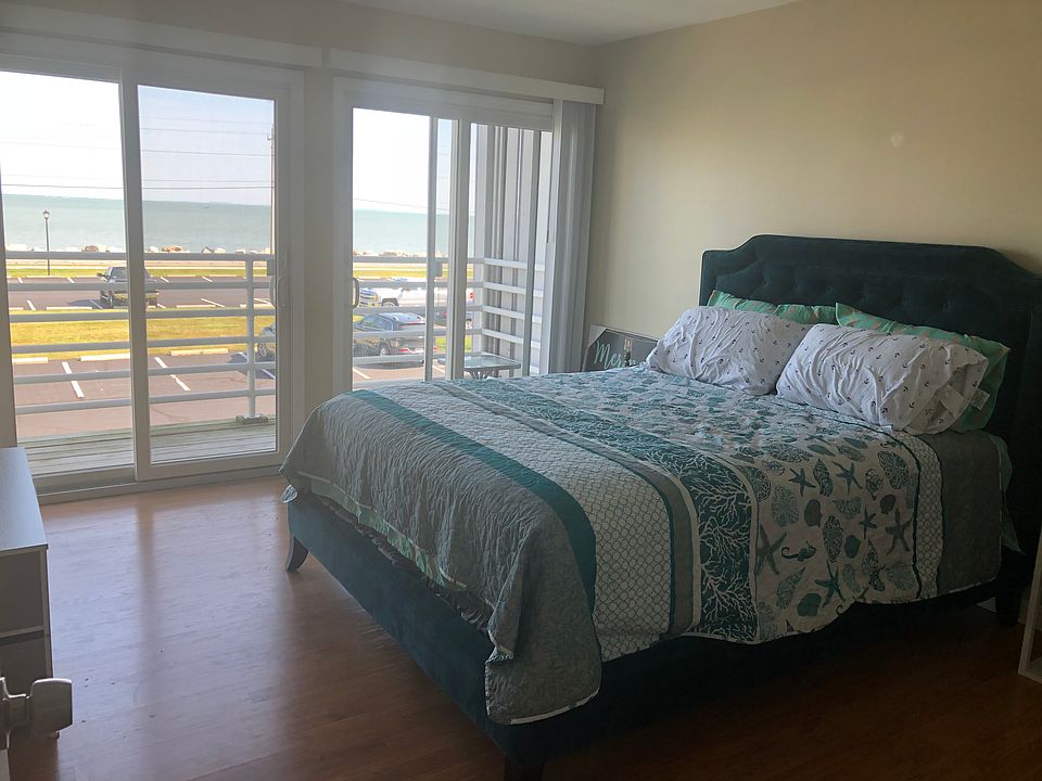 1st image of 214 Clinton Reef Dr