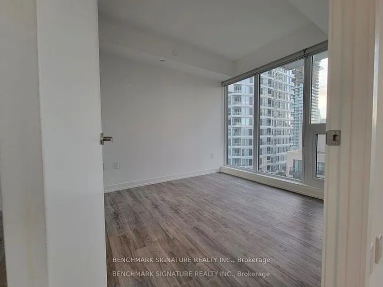 77 Shuter St #1810 — Photo 6