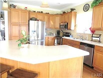 4th image of 63 Glenmoor Cir N