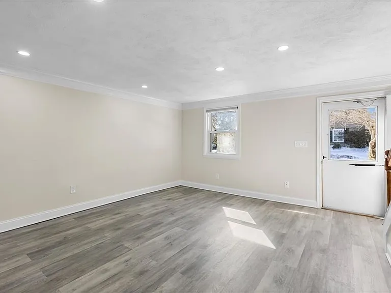 8 Captain Cook Ln #U — Photo 5