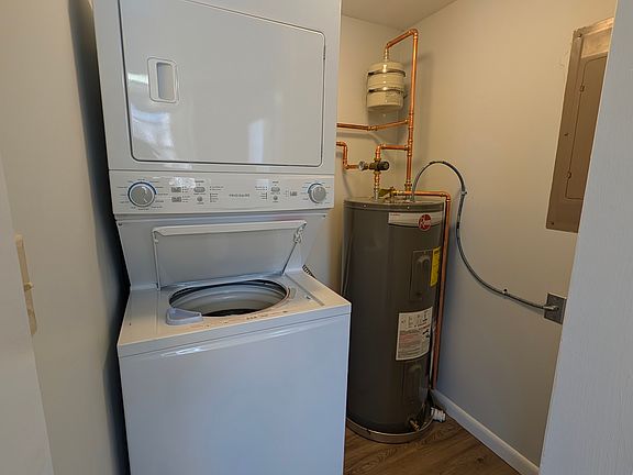 4th image of 99 Village Green Dr APT 7