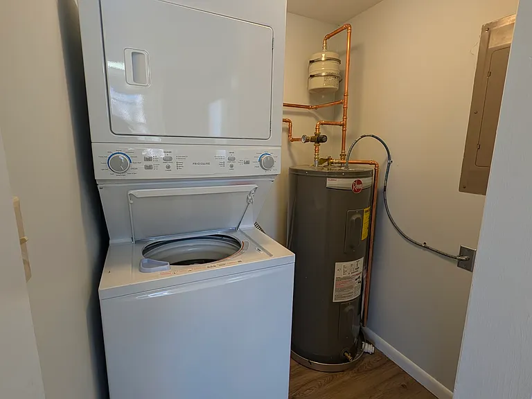 99 Village Green Dr #7 — Photo 4