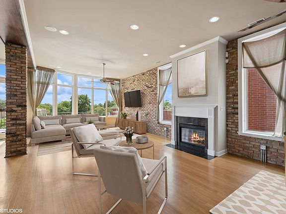 5th image of 1738 W Belmont Ave #4