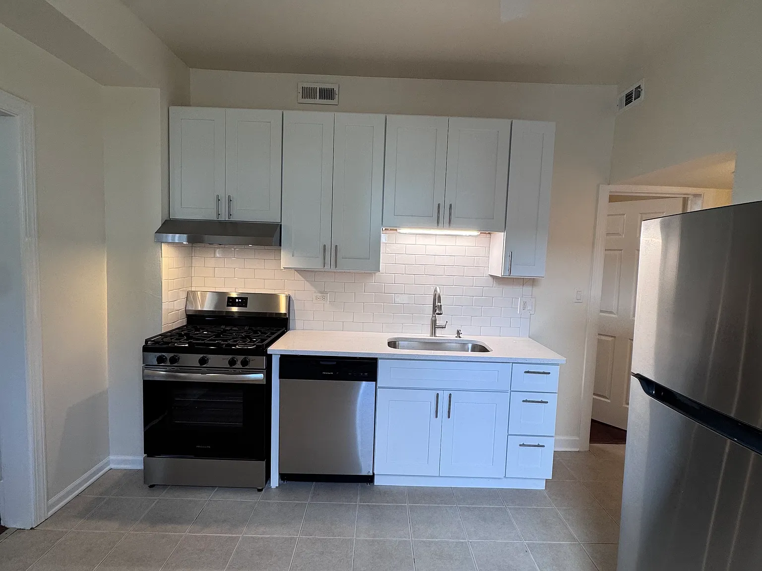 3 bed, 1700 sqft, $2,450 — Photo 3