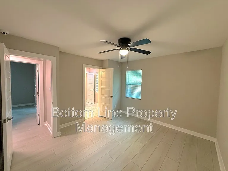 4117 Oak Forest Dr — Photo 15