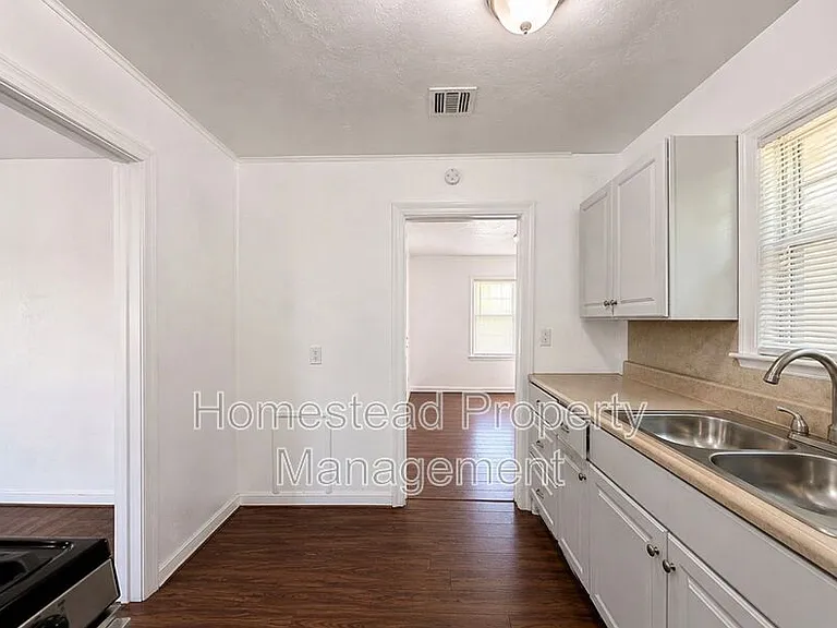 1709 N Page Ave — Photo 6