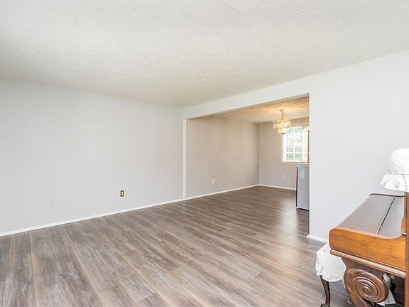 3rd image of 1225 Worthington Hills Dr