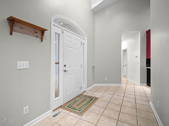 4th image of 99 Tuscarora Avenue