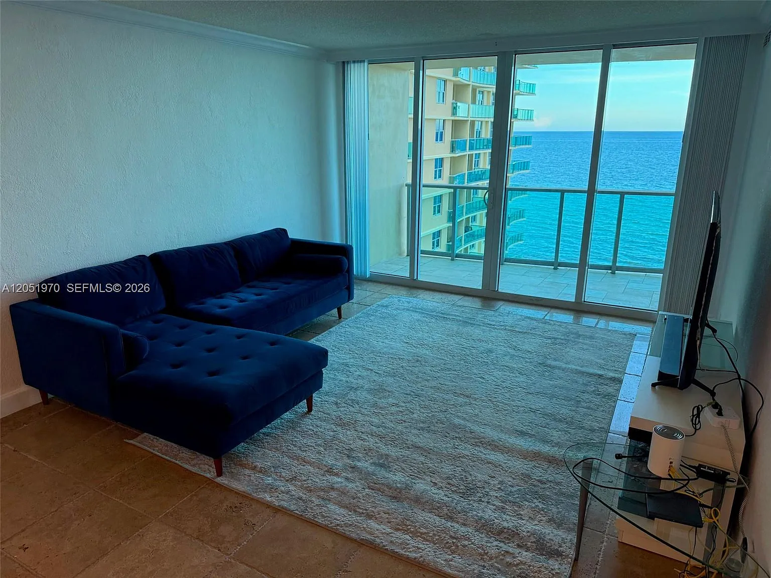 Wave Condo — Photo 4