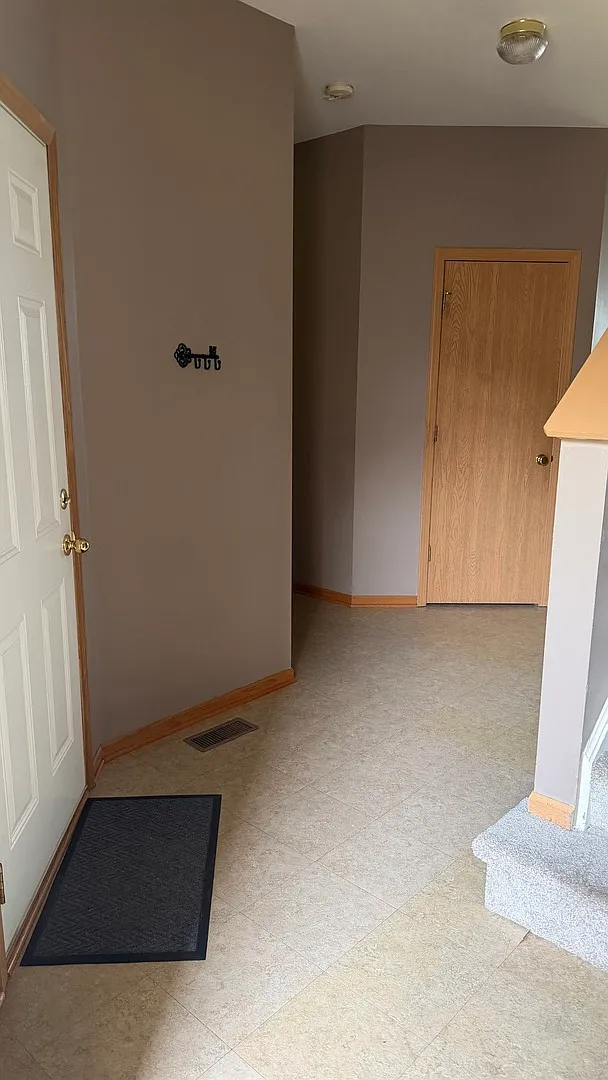 3 bed, 2.5 bath, 1310 sqft, $2,400 — Photo 3