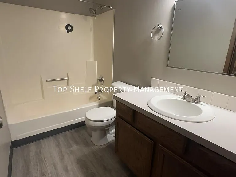 1025 6th St NW — Photo 9