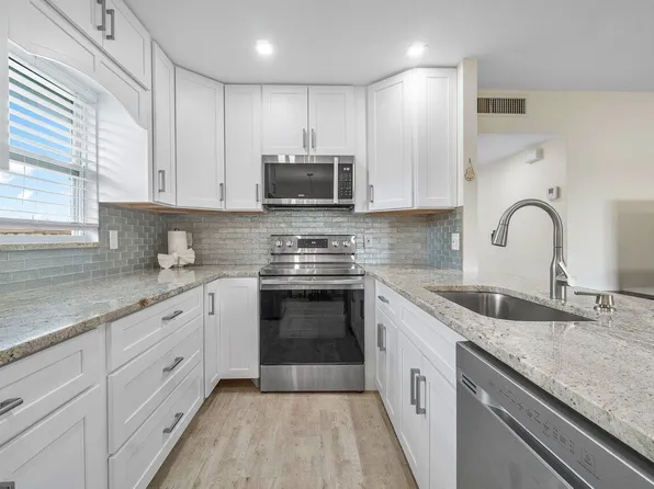 76 Flanders Trl #B, Delray Beach, FL 33484