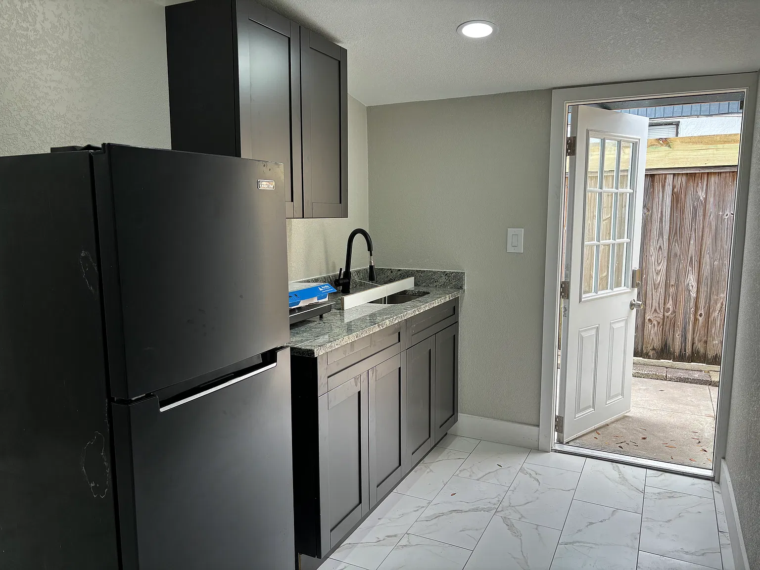 1 bed, 400 sqft, $1,000 — Photo 1