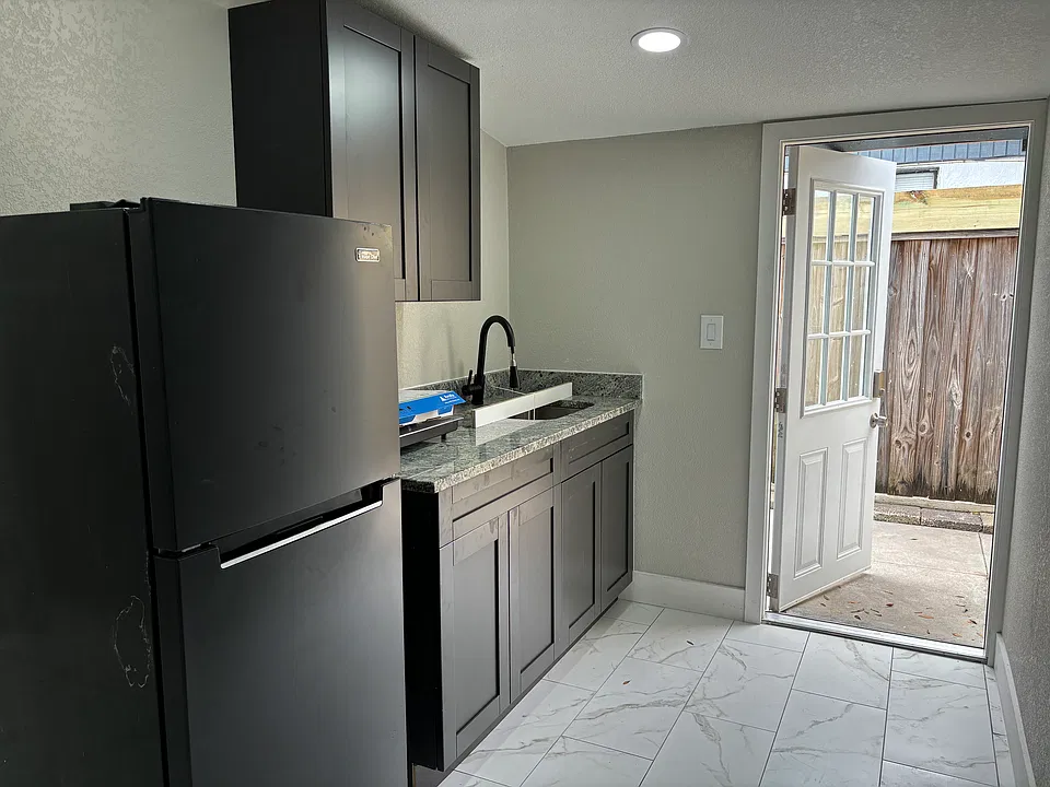 4509 W Idlewild Ave #2