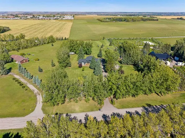 126 S Huggard Rd, Rocky View County, AB T3Z 2C3