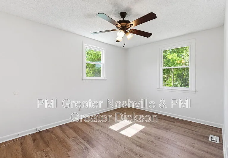 704 McPherson Dr — Photo 18