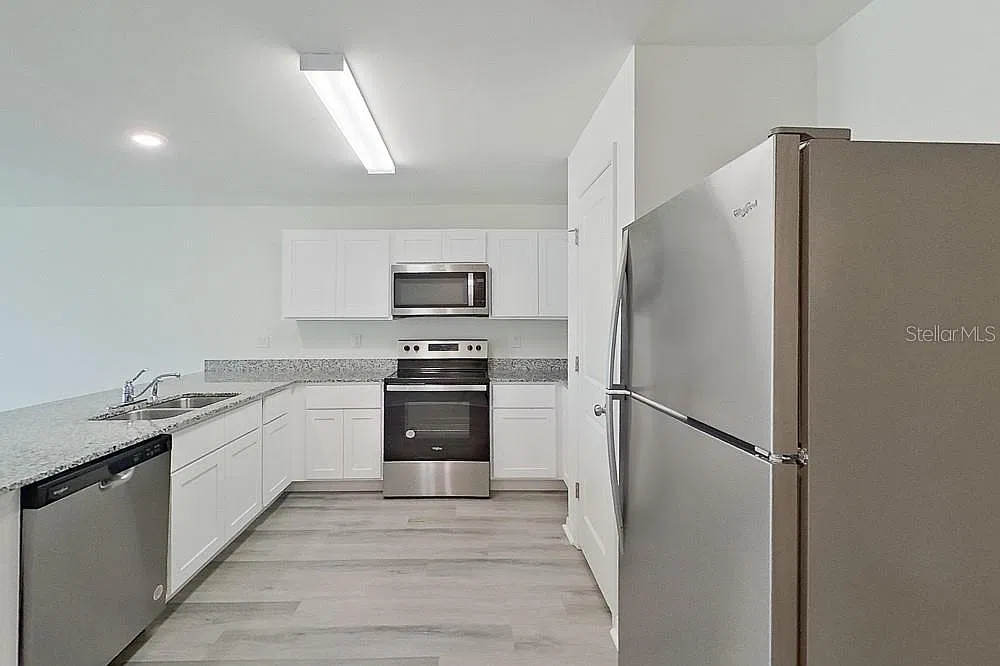 4 bed, 2.0 bath, 1449 sqft, $2,045 — Photo 2