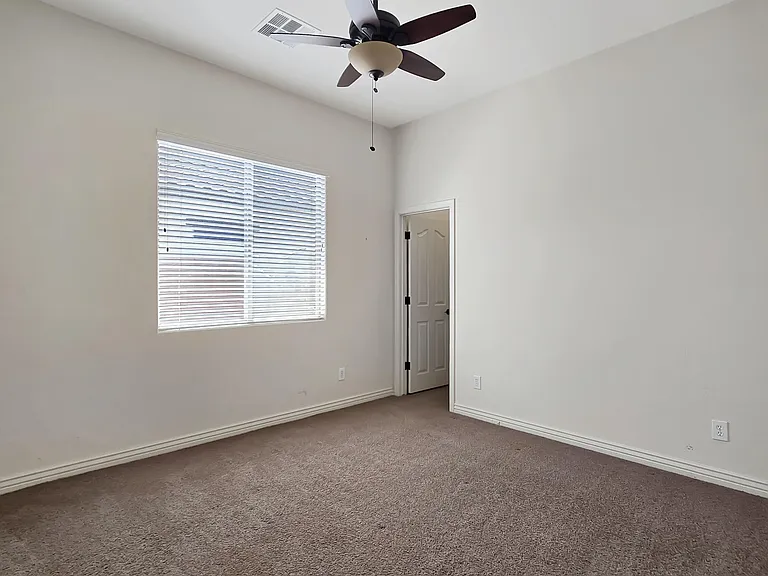 13637 S 175th Dr — Photo 7