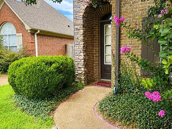 4th image of 4264 Genevieve Dr
