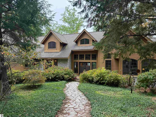 8489 Timbers Trl, Traverse City, MI 49685