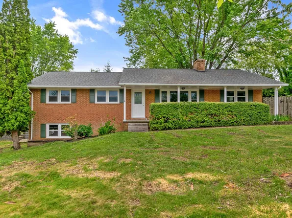 595 Walters Dr, Christiansburg, VA 24073