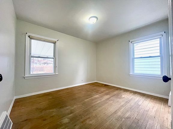 4th image of 27186 Oriole Ave