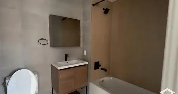 1 bed, 700 sqft, $2,484 — Photo 3