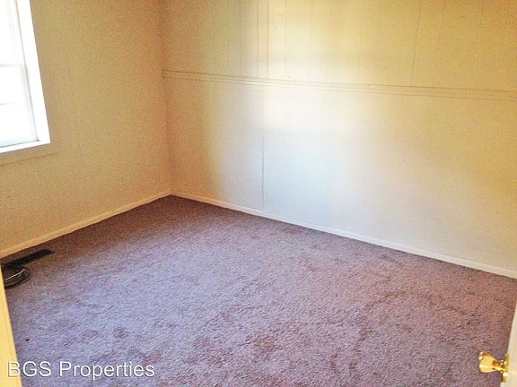 5th image of 105 W College St APT 6
