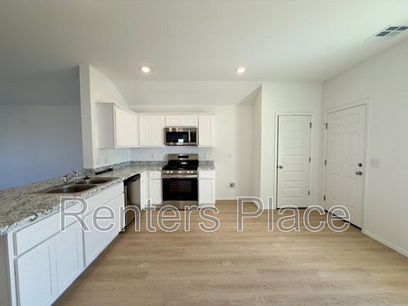 4th image of 1111 Raven Dr