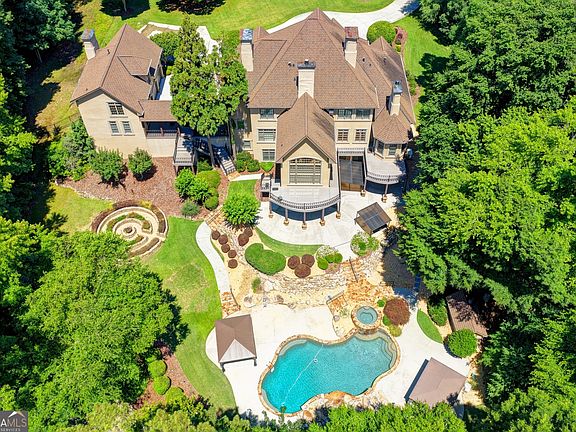 3rd image of 1390 Hillside Dr