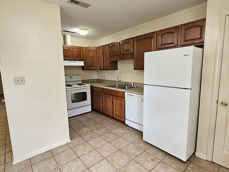 1322 Kings Dr #A — Photo 6