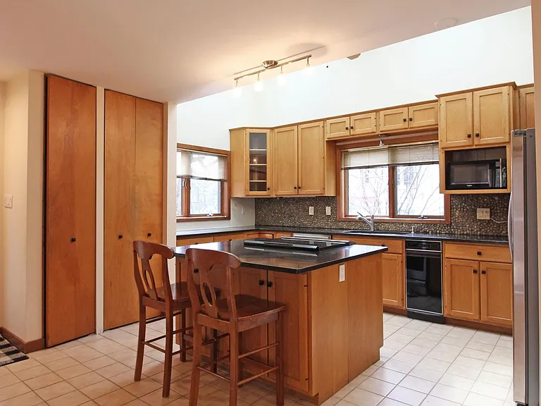6872 Melrose Dr — Photo 6