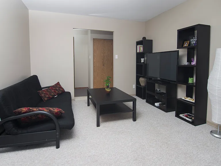 1035 Powers St — Photo 24