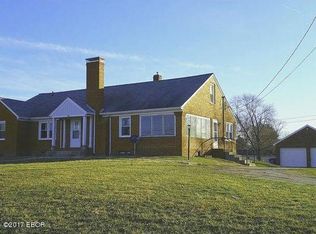 1004 N Walnut St, Olney, IL 62450