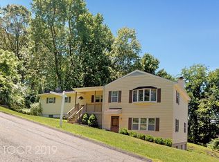 10 Lake View Dr, Andover, NJ 07821