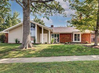 495 Baywillow Dr, Ballwin, MO 63011