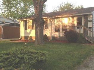 39 S Sycamore Ln, Glenwood, IL 60425