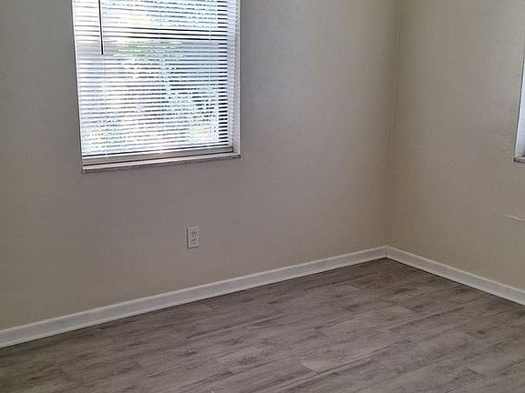 3rd image of 1672 W Waycross Cir