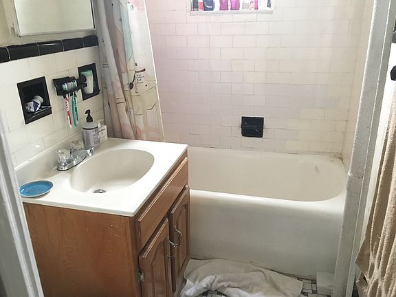 3rd image of 3015 33rd St APT 6D