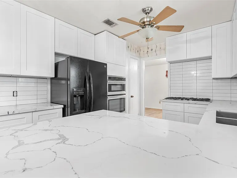 8903 Roos Rd — Photo 9
