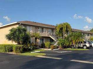 142 Palm Dr APT 9, Naples, FL 34112