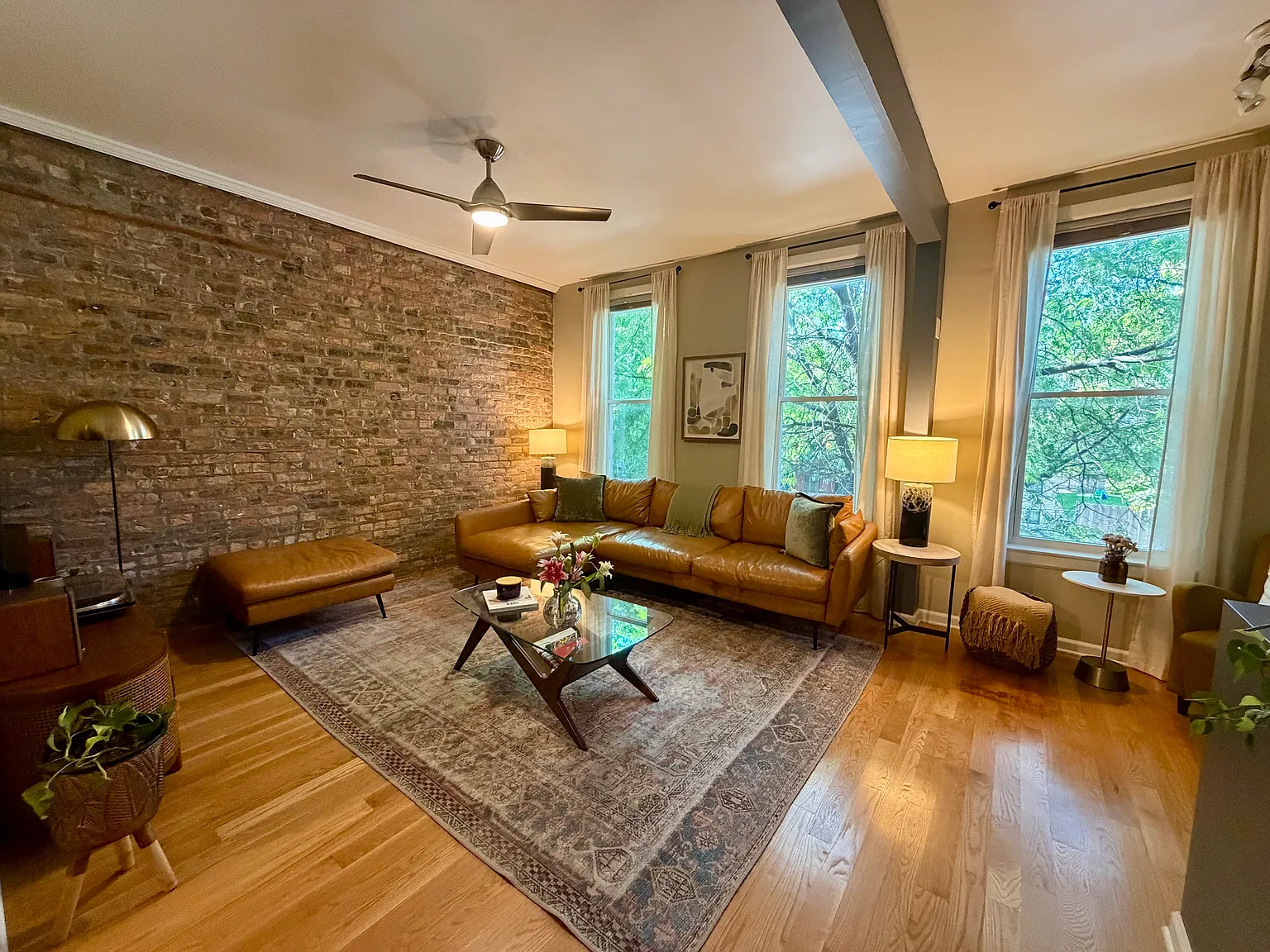 3 bed, $4,100 — Photo 1