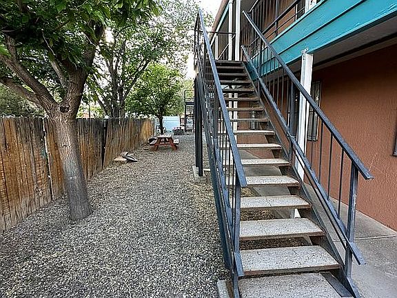 3rd image of 313 Girard Blvd SE
