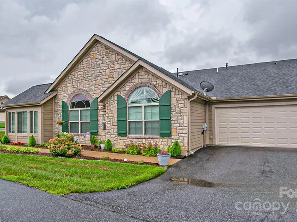 392 Summerfield Pl, Flat Rock, NC 28731